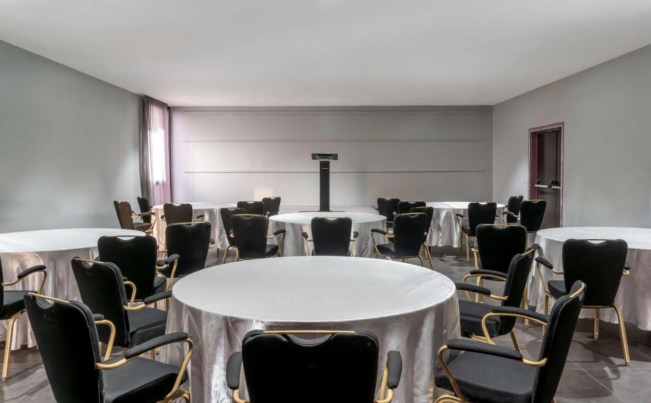 Radisson Blu Hotel NʼDjamena 외부 사진